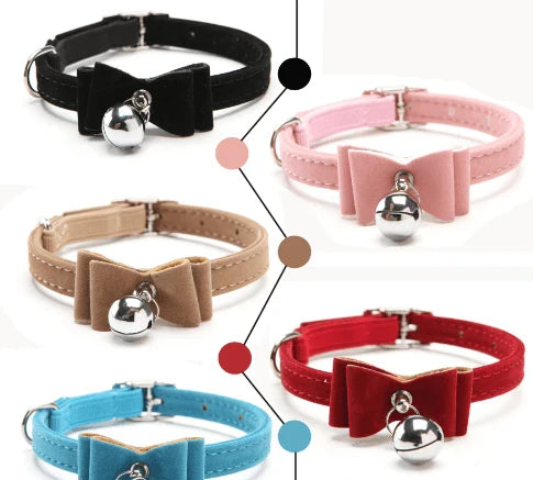 Elastic cat collar with bell in brown velvet material, providing a cosy and stylish accessory for your feline friend