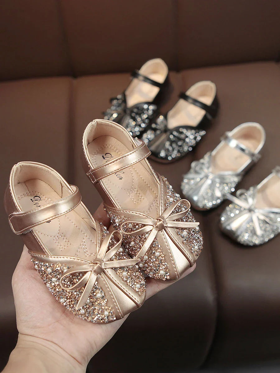 Girls' Leather Shoes in various colours, featuring a stylish and comfortable design for spring and autumn seasons