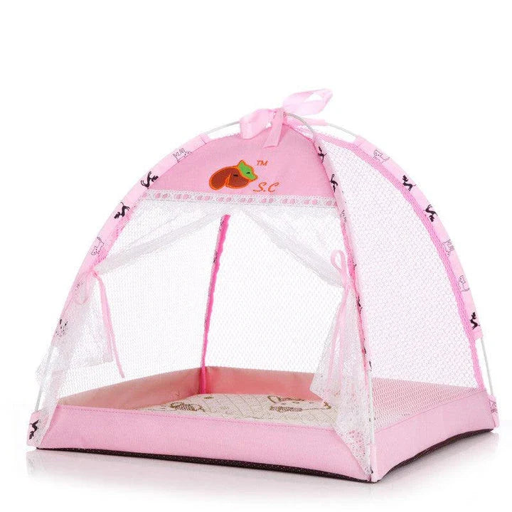 Premium breathable mesh cat outdoor den with sturdy Oxford fabric and nylon construction, providing a safe and comfortable retreat for your feline friend.