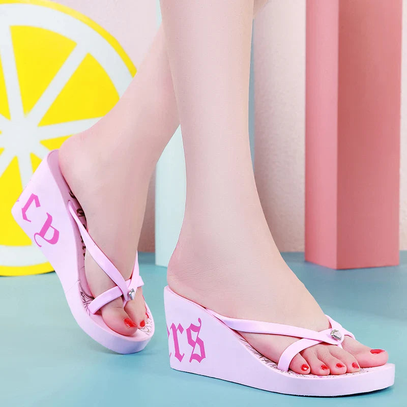 Stylish non-slip platform sandals with printed high heels in pink colour