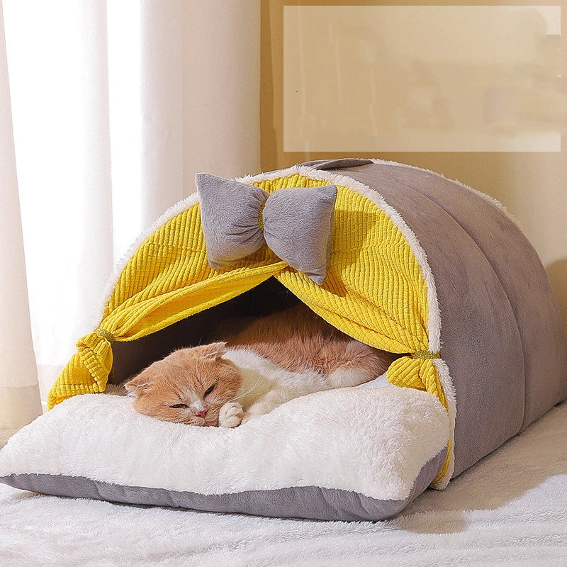 Cosy Feline Retreat: Premium pet nest for cats, featuring a fully enclosed design and plush, insulating fabrics for all-season comfort and security.