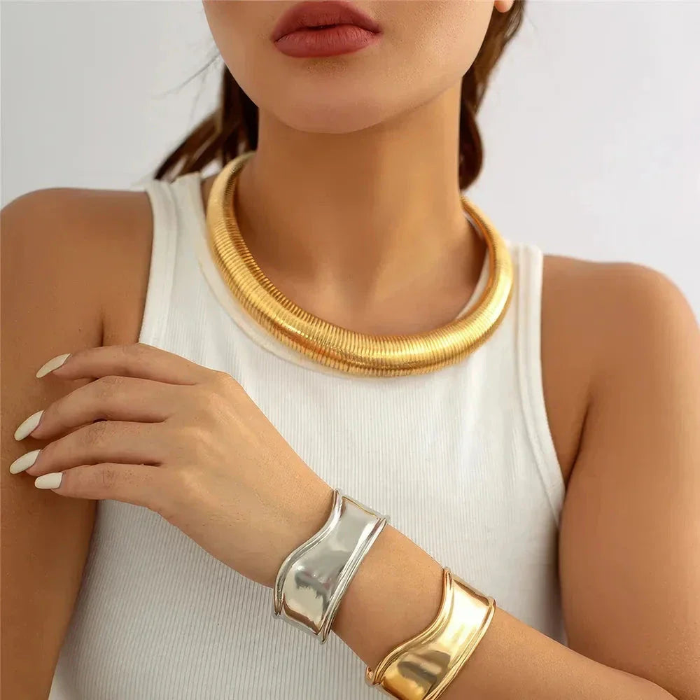 Captivating spiral chunky choker necklace in gold and silver colours, featuring a bold, geometric design for a unique, statement-making look.