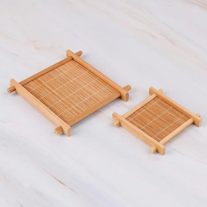 Premium heat-retaining bamboo dish tray in a modern, elegant design for serving hot meals and entertaining