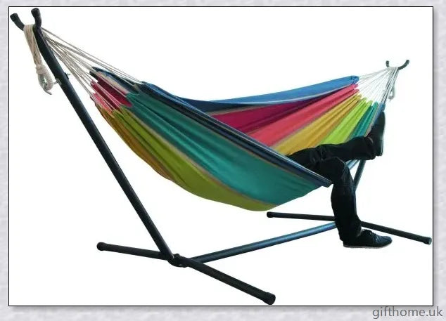 A generously-sized canvas camping hammock that can support up to 200 kg, ideal for outdoor relaxation and adventure