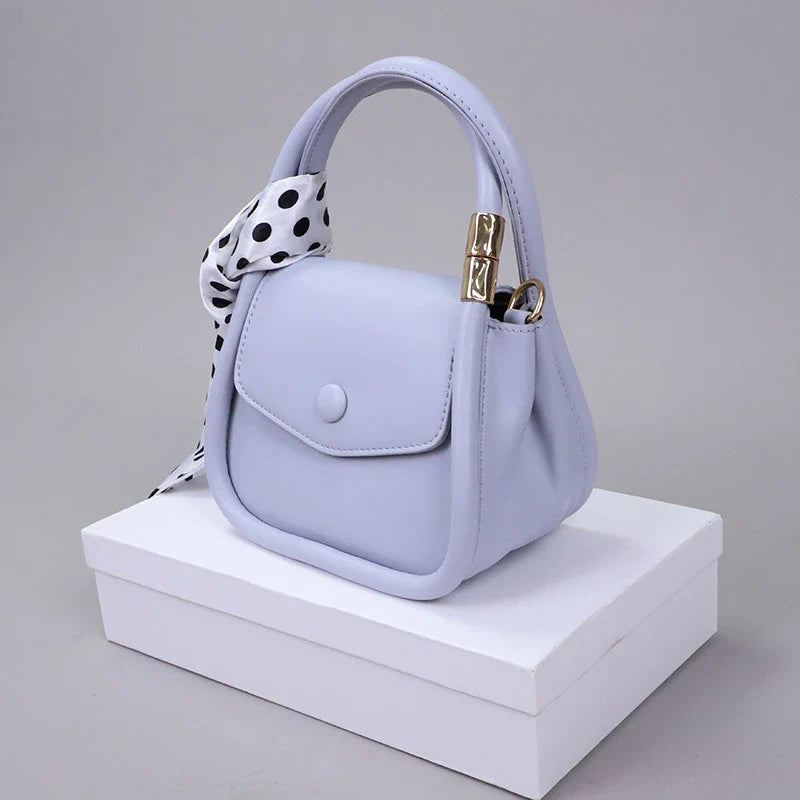 Personalized shoulder bag in diagonal design, made with premium PU leather and featuring a roomy interior with dedicated phone pocket.