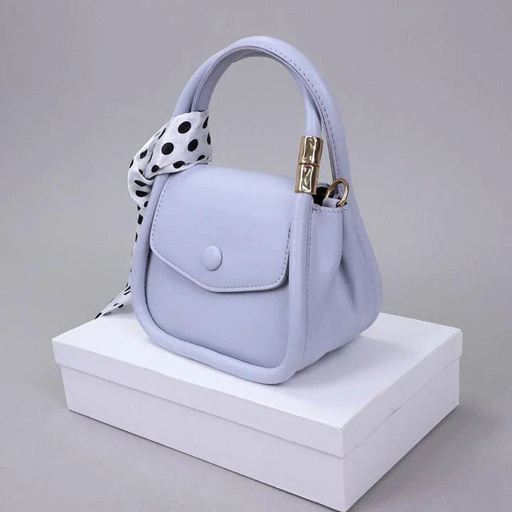 Personalized shoulder bag in diagonal design, made with premium PU leather and featuring a roomy interior with dedicated phone pocket.