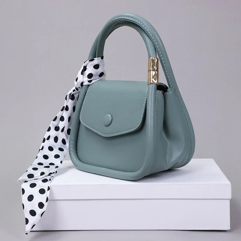 Personalized shoulder bag in diagonal design, made with premium PU leather and featuring a roomy interior with dedicated phone pocket.