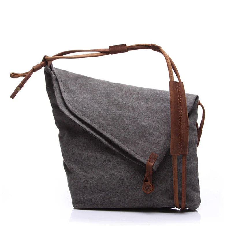 Premium Crazy Horse leather shoulder bag in a variety of colours, featuring a vintage-inspired design and intelligent interior organisation.