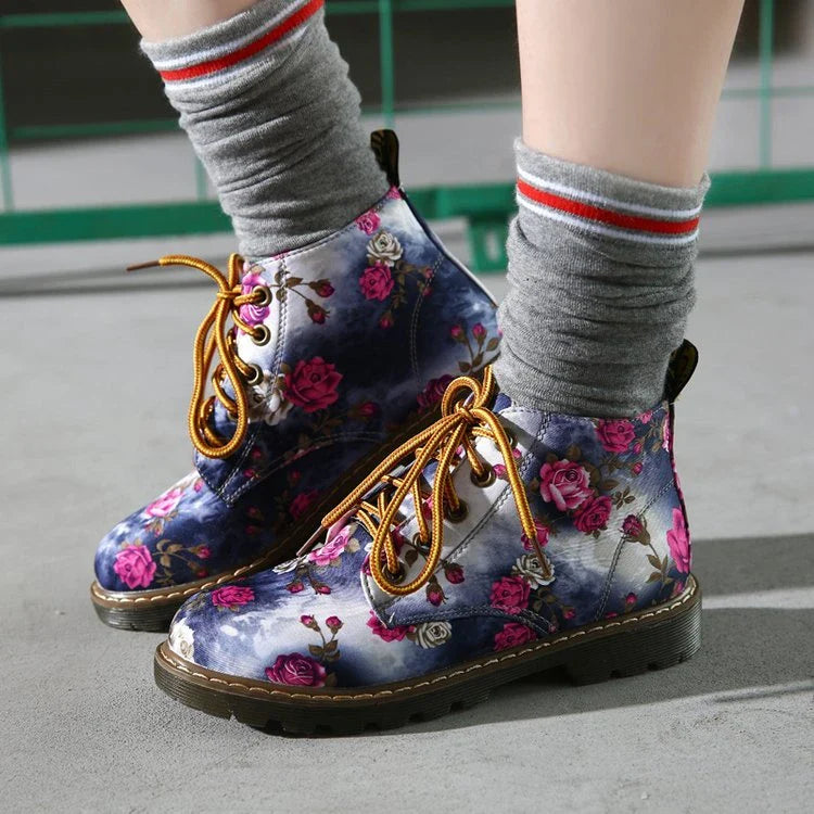 British-style Martin boots with a snake-skin texture for a sophisticated autumn look