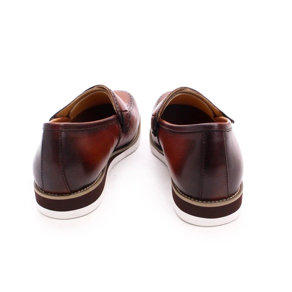 Premium handcrafted British leather casual loafers for men, featuring a round toe, flat heel, and durable rubber sole