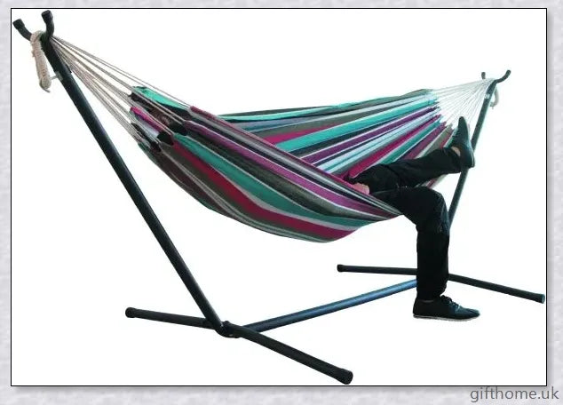 A generously-sized canvas camping hammock that can support up to 200 kg, ideal for outdoor relaxation and adventure