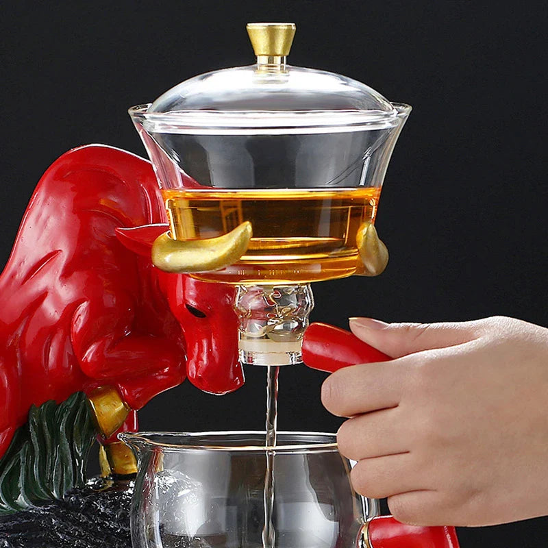 Premium borosilicate glass semi-automatic tea maker in a traditional British design for brewing delicious tea