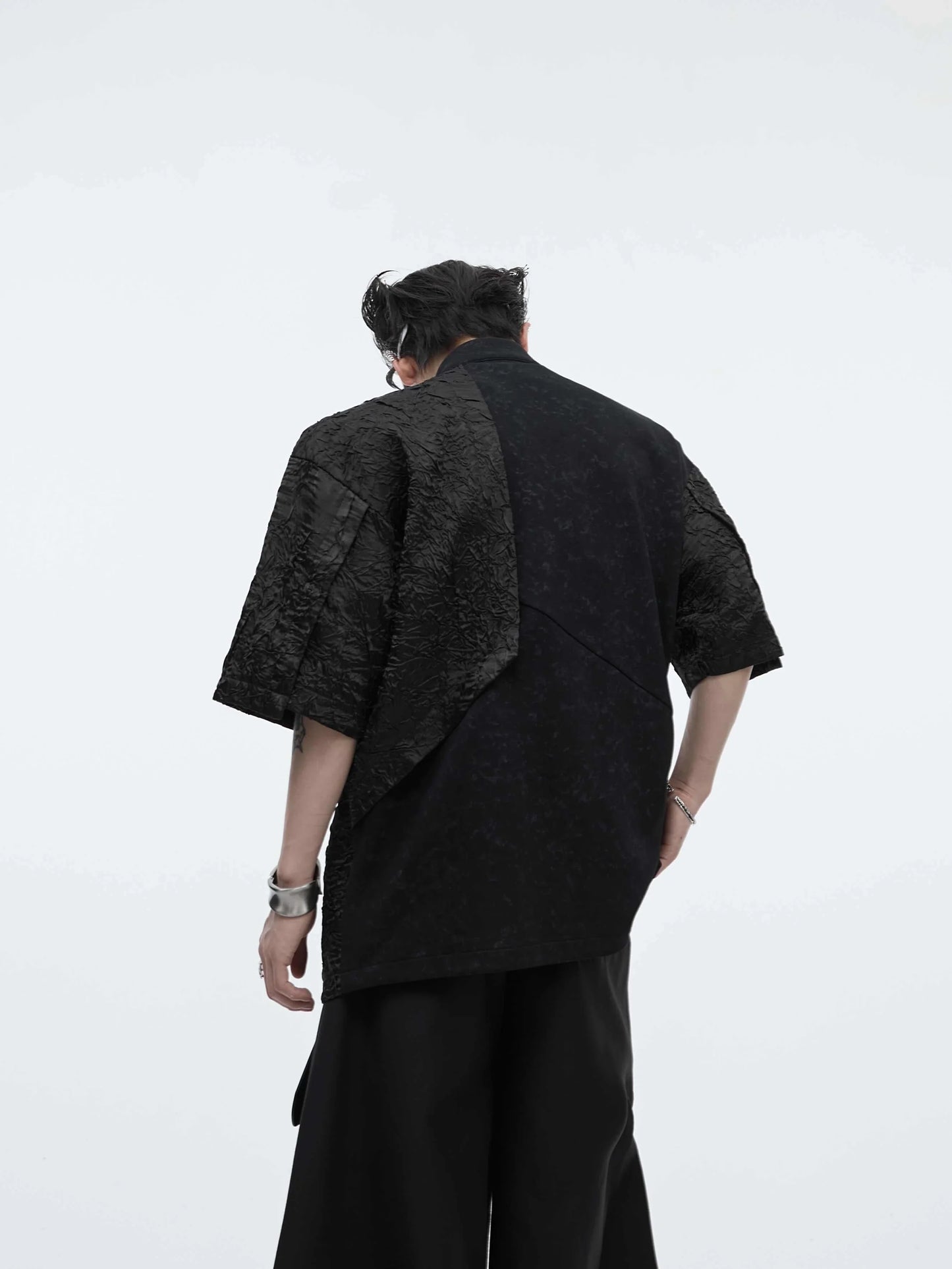 Buckle Design Sense Padded Shoulder Short Sleeve Loose T-shirt in black and white colours