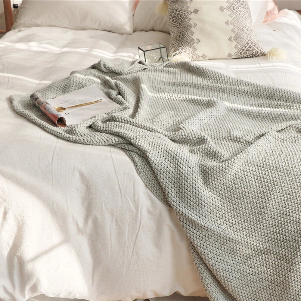 Cosy and sophisticated oversized moss stitch knitted blanket in various colours, perfect for adding warmth and style to any living space