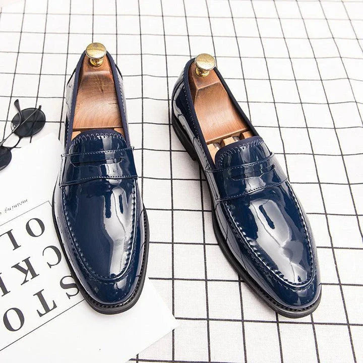 Sophisticated men's patent leather formal shoes with a sleek, glossy design and comfortable rubber sole