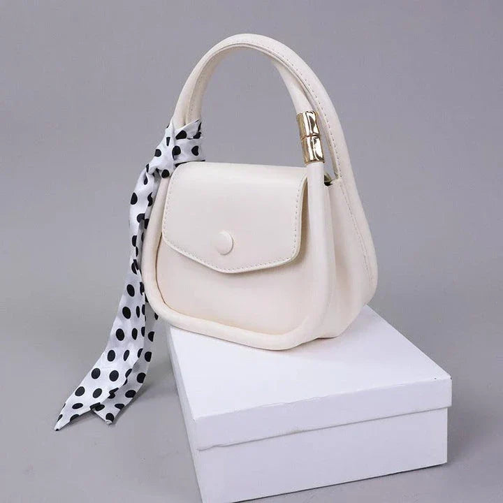 Personalized shoulder bag in diagonal design, made with premium PU leather and featuring a roomy interior with dedicated phone pocket.