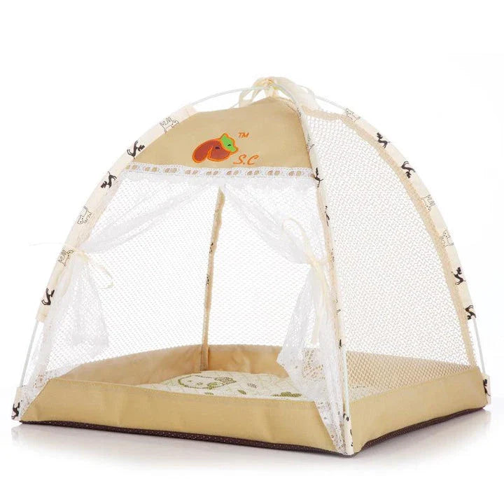 Premium breathable mesh cat outdoor den with sturdy Oxford fabric and nylon construction, providing a safe and comfortable retreat for your feline friend.