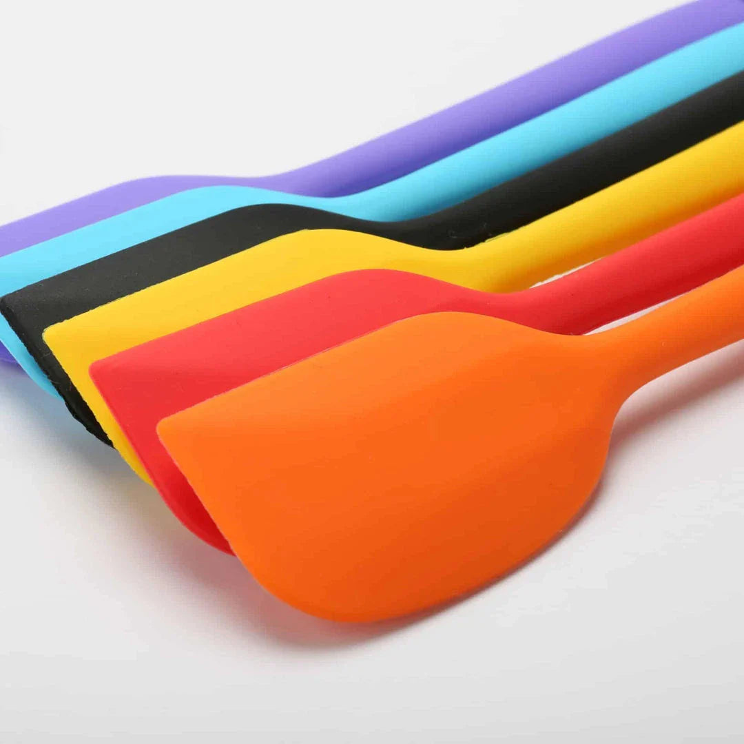 Versatile non-stick silicone cooking spatula in various colours, perfect for flipping, stirring, and serving a wide range of dishes