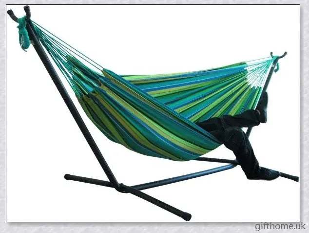 A generously-sized canvas camping hammock that can support up to 200 kg, ideal for outdoor relaxation and adventure