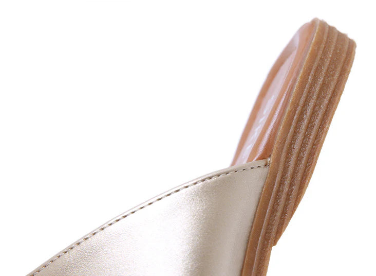 Premium quality casual sandals for beach days and everyday wear in the UK, featuring a stylish design, breathable materials, and massage-friendly sole