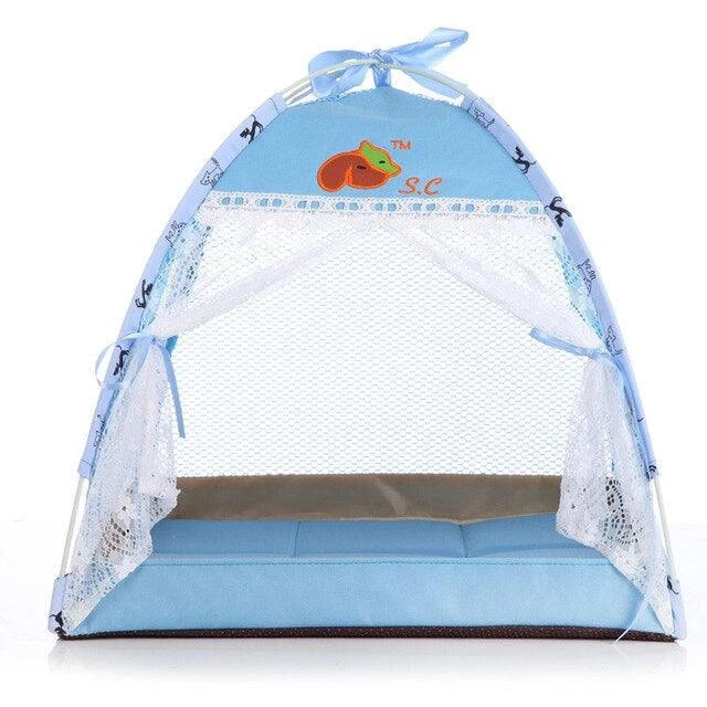 Premium breathable mesh cat outdoor den with sturdy Oxford fabric and nylon construction, providing a safe and comfortable retreat for your feline friend.