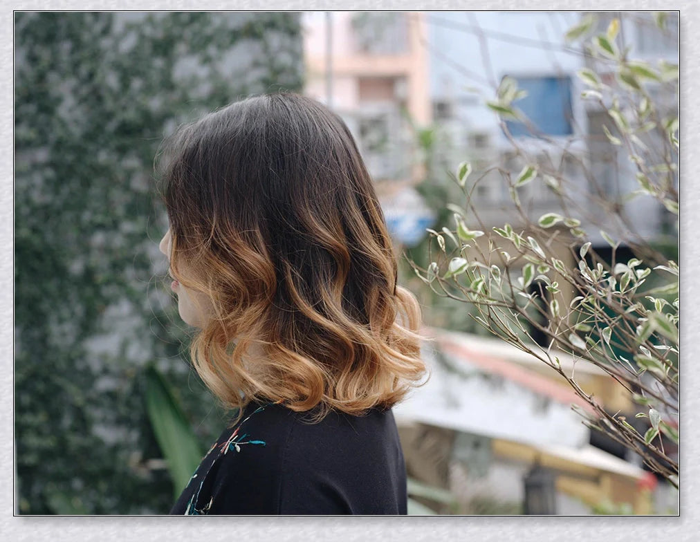 Automatic hair curler with rotating barrel, creating perfect waves and curls
