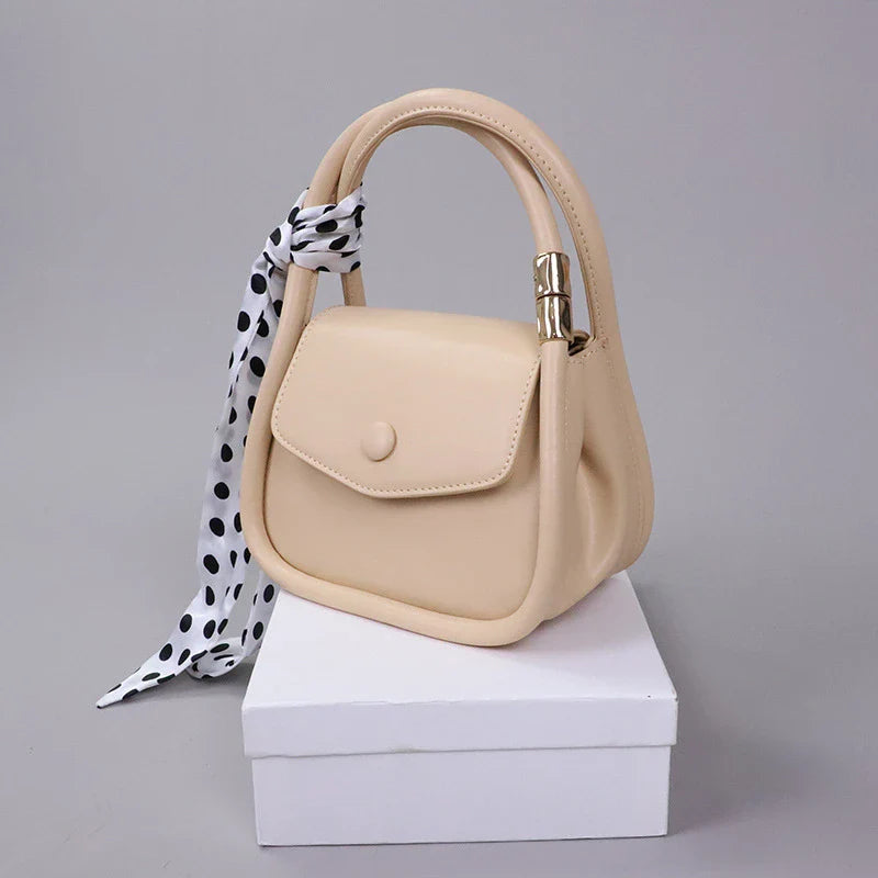 Personalized shoulder bag in diagonal design, made with premium PU leather and featuring a roomy interior with dedicated phone pocket.