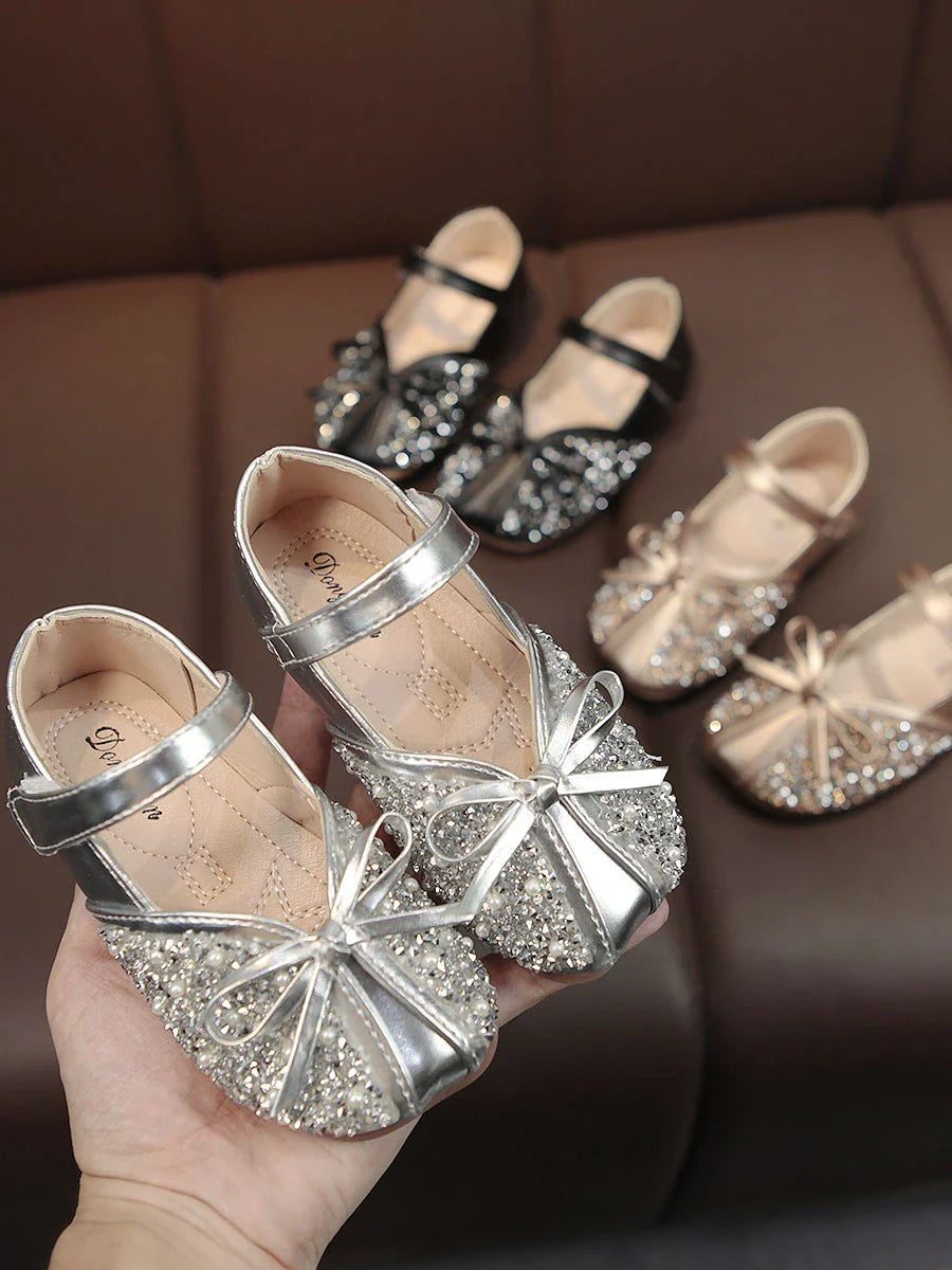 Girls' Leather Shoes in various colours, featuring a stylish and comfortable design for spring and autumn seasons