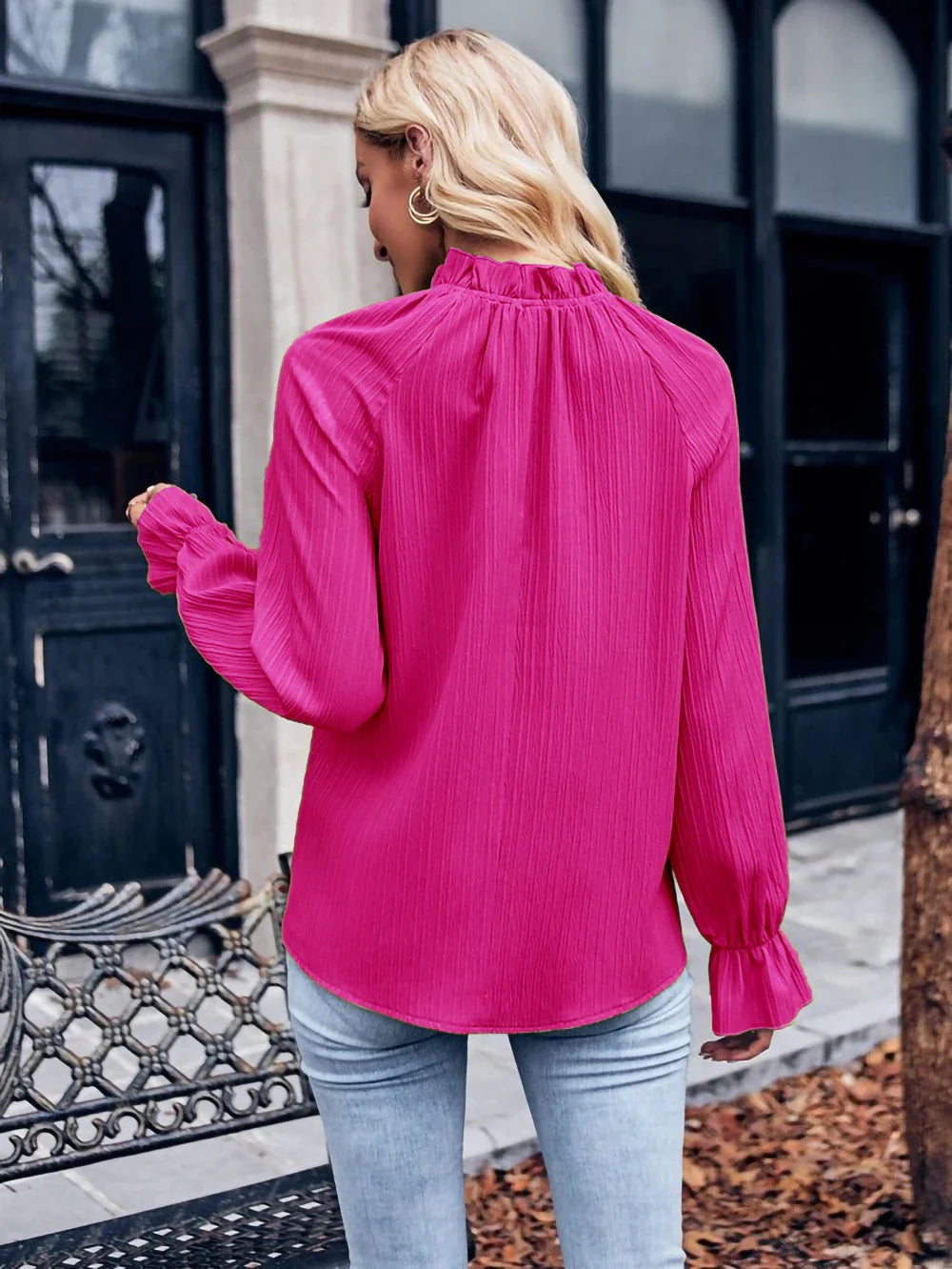 Ruffled collar long sleeve blouse in autumn colours, featuring a loose-fitting design and premium jacquard fabric