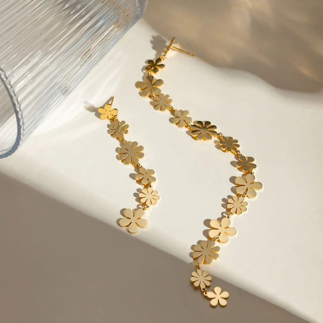 Elegant asymmetrical daisy earrings in 18K gold plating, crafted from high-quality stainless steel for a lasting shine