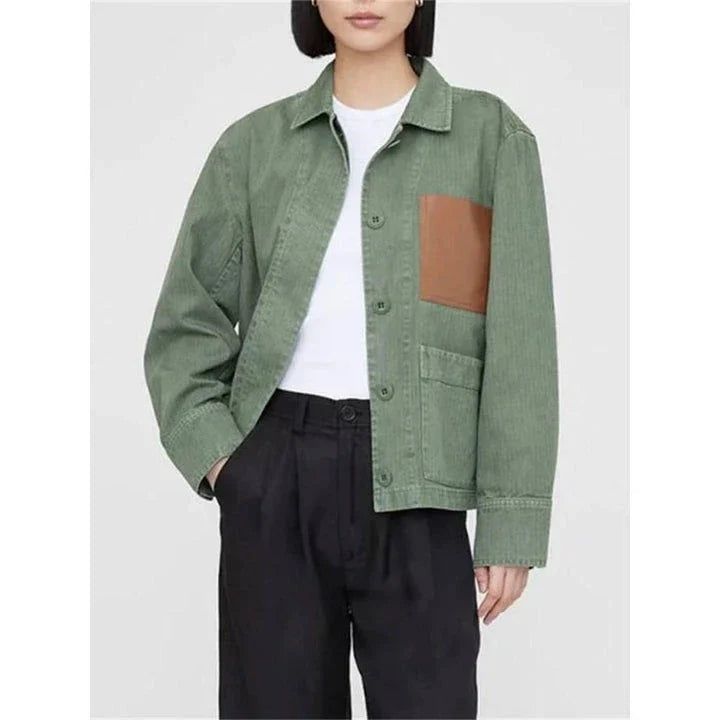Stylish retro green autumn jacket for women with turn-down collar, single-breasted closure, and practical pockets