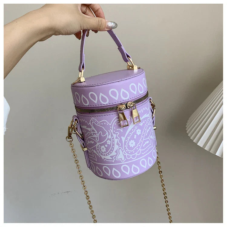Premium PU leather bucket bag in a variety of classic and contemporary colours, featuring a spacious main compartment, adjustable shoulder strap, and sophisticated British-inspired design.