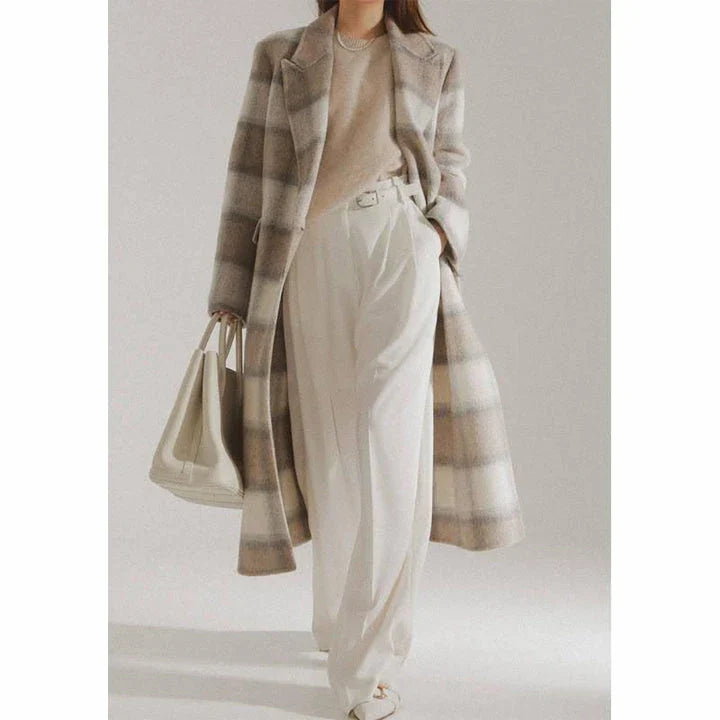 Elegant plaid double-breasted long woollen coat for stylish women