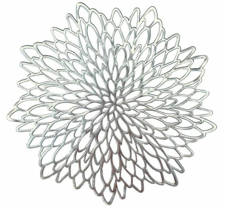 Elegant flower-shaped PVC placemat with a delicate floral design, perfect for refined dining