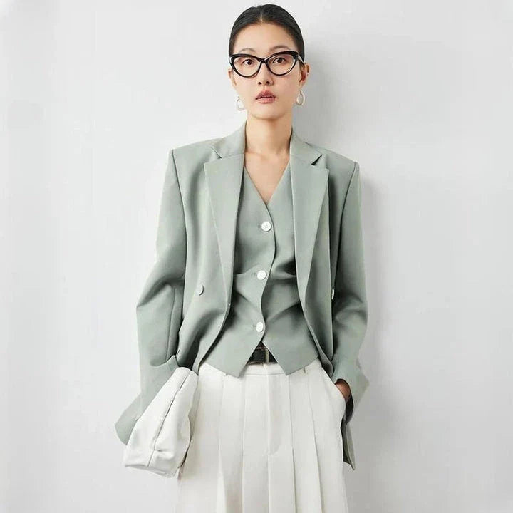 Elegant green double-breasted blazer with a stylish design and premium materials for a sophisticated look