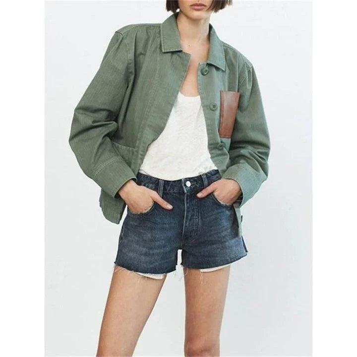 Stylish retro green autumn jacket for women with turn-down collar, single-breasted closure, and practical pockets