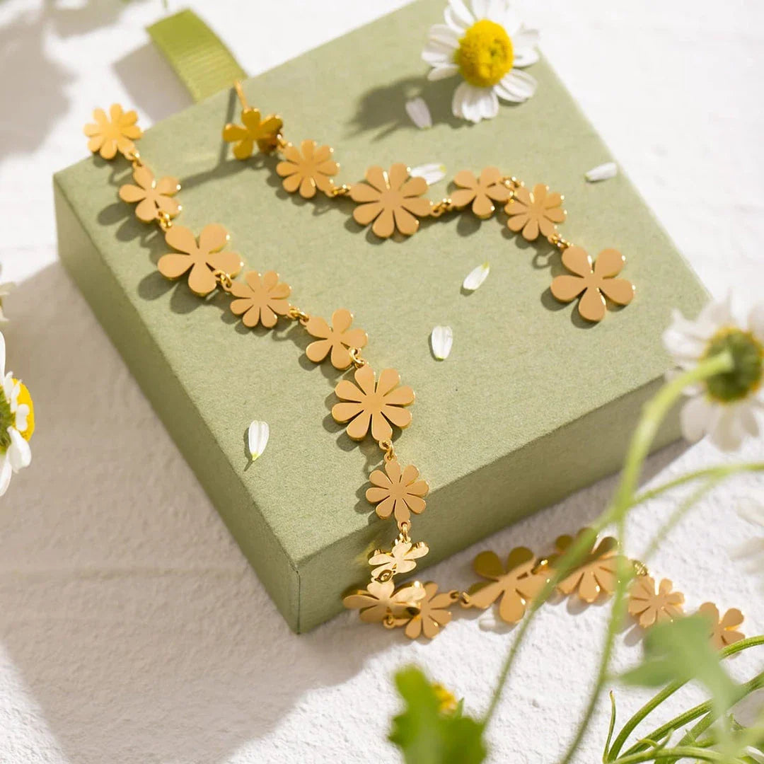 Elegant asymmetrical daisy earrings in 18K gold plating, crafted from high-quality stainless steel for a lasting shine