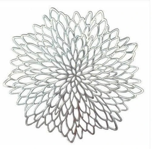Elegant flower-shaped PVC placemat with a delicate floral design, perfect for refined dining