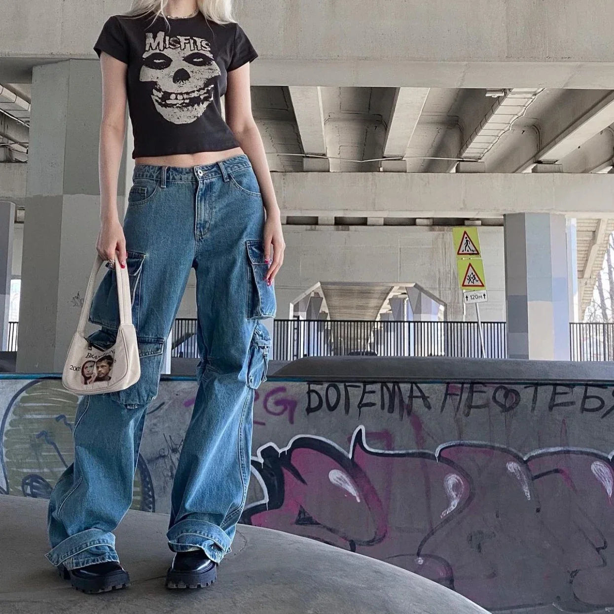 Trendha Heavy-Duty Wide-Leg Denim Jeans with Oversized Pockets in Dark Blue