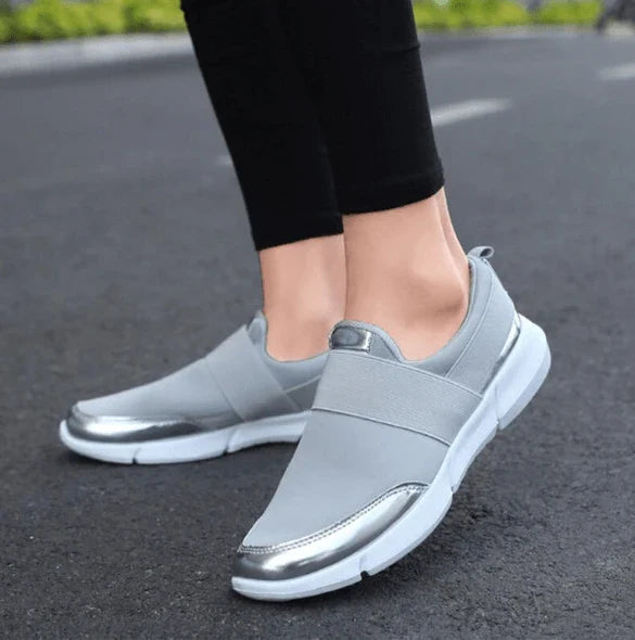 Lightweight ladies' casual slip-on shoes with breathable mesh upper and non-slip sole