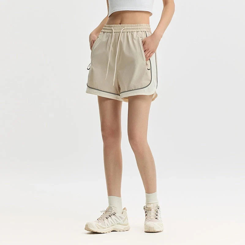 Premium quick-drying sports shorts for women with a trendy colour-block design and adjustable waist