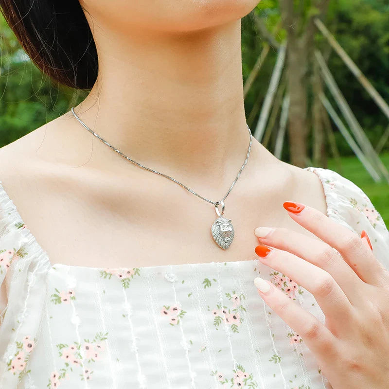 Elegant 925 silver pendant with sparkling zircon inlays and a fashionable clavicle chain