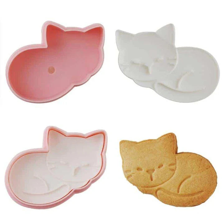 Kitten-shaped cookie moulds in pink colour, a charming baking set for creating adorable homemade treats