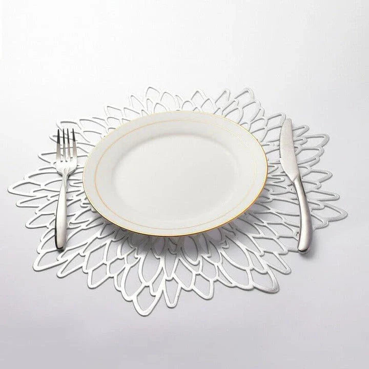 Elegant flower-shaped PVC placemat with a delicate floral design, perfect for refined dining