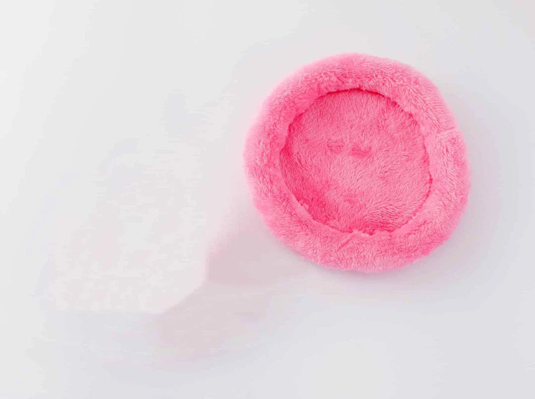 Luxurious plush hamster bed with soft, cosy fabric and generous size for optimal comfort and relaxation