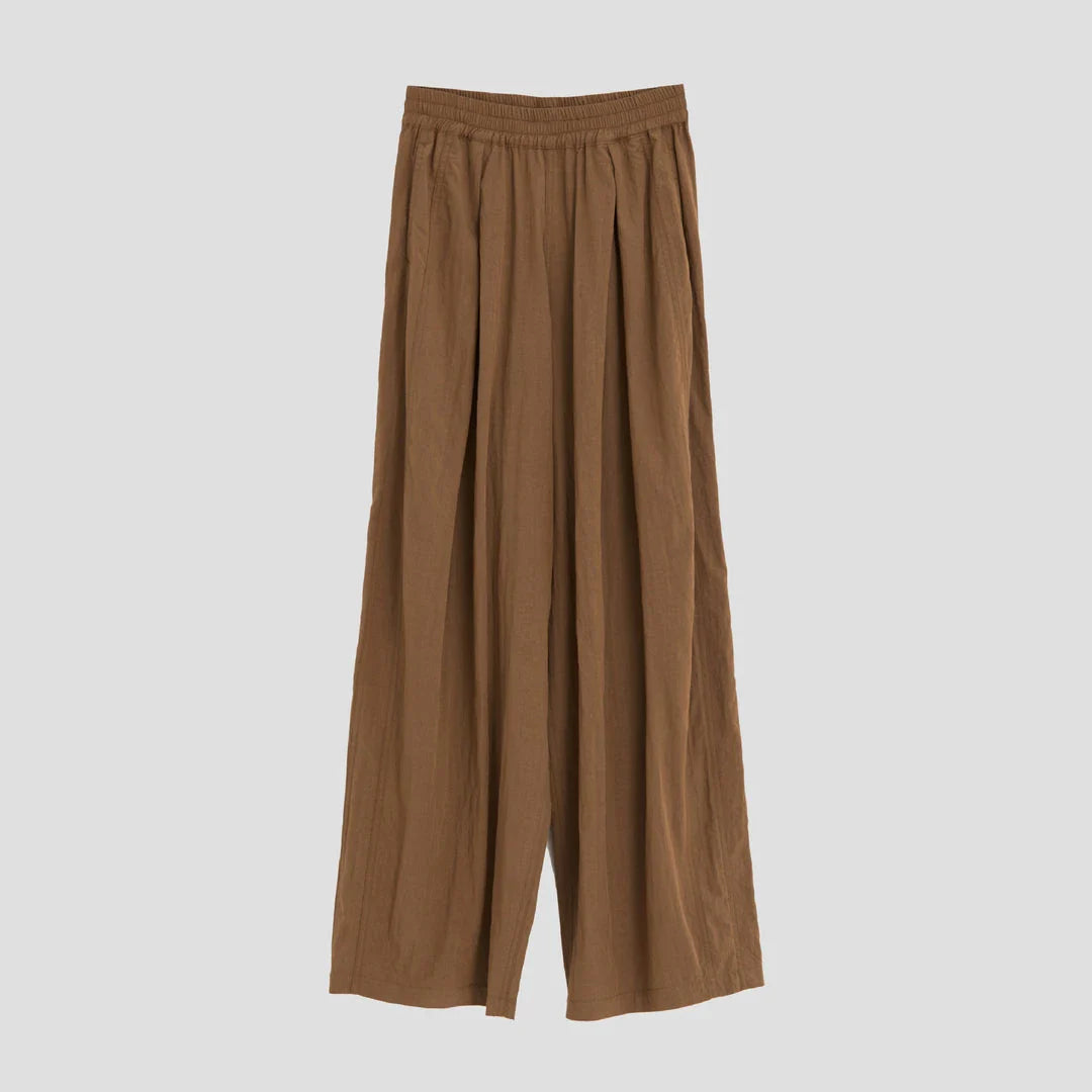 Pleated wide-leg high-waisted trousers in a herringbone plaid pattern, featuring a flattering silhouette and comfortable cotton-linen blend