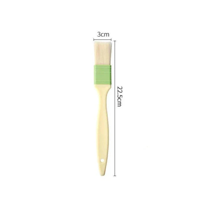 A high-quality oil brush designed for baking, barbecuing, and everyday cooking tasks, featuring a comfortable grip and multiple size options.