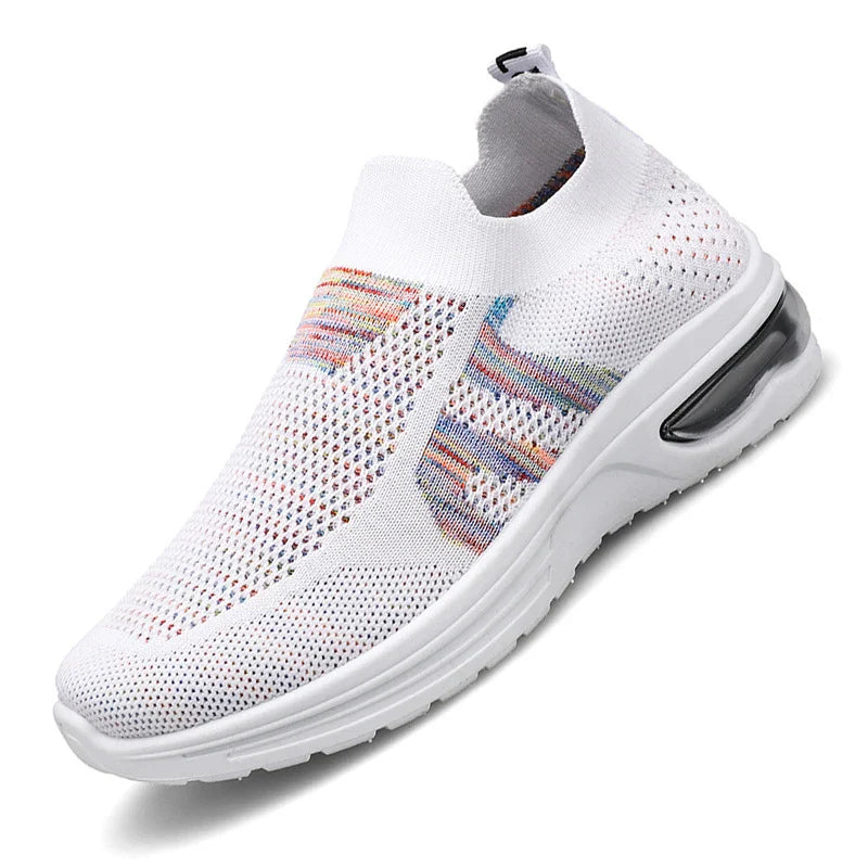 Sophisticated men's sports and leisure trainers with breathable mesh upper and durable rubber outsole for comfort and style