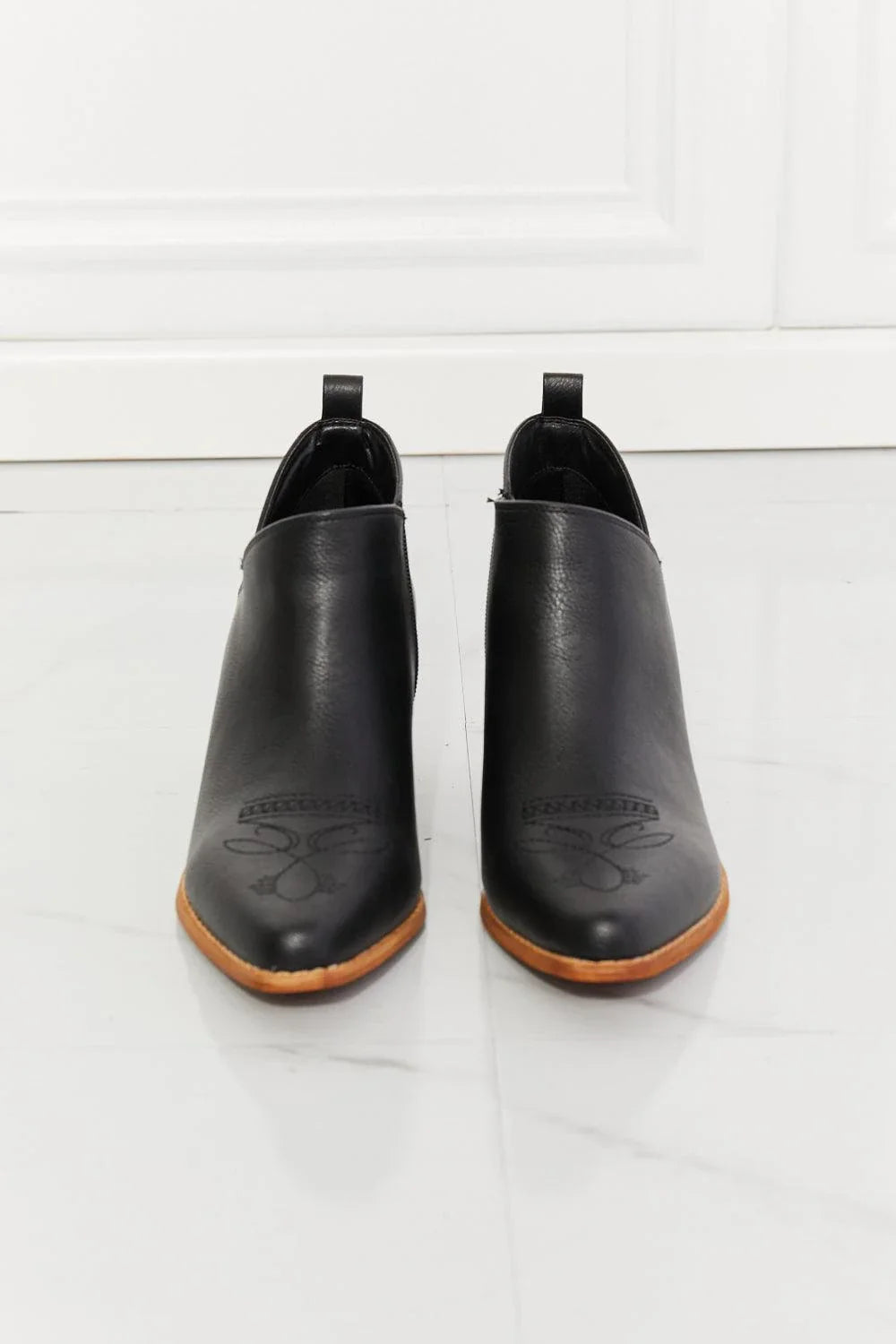 MMShoes Crossover Cowboy Booties with Embroidered Design in Black