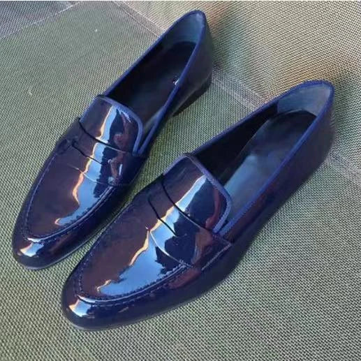 Sophisticated men's patent leather formal shoes with a sleek, glossy design and comfortable rubber sole